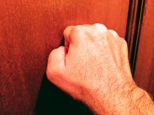 Scopri di più sull'articolo L’amore è quella cosa che ti fa contorcere le budella, che ti riempie di dubbi…