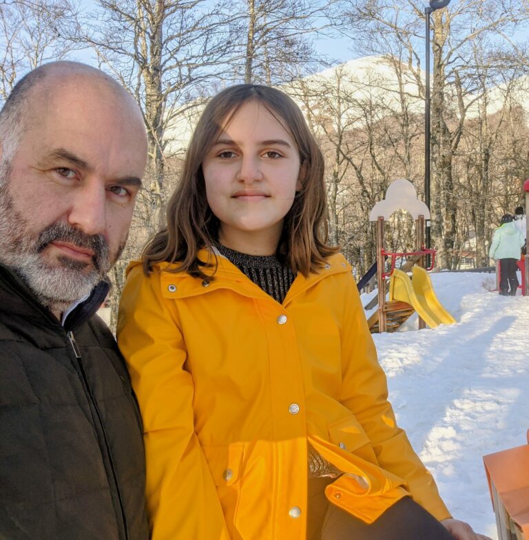 Scopri di più sull'articolo Oggi la mia adorata signorina compie 11 anni. Alta quasi 1,60, mi sfotte già da…