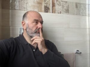 Scopri di più sull'articolo Sempre caro mi fu quest’ermo trono, e questa parete, che da tanta parte…