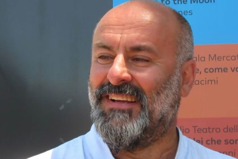 Scopri di più sull'articolo Ho inviato questa foto a mia madre con sotto scritto: “Davide Livermore…
