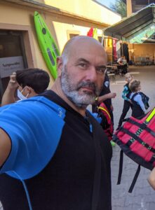 Scopri di più sull'articolo Prima di affrontare il pericolosissimo rafting lungo il fiume Velino a Rieti…