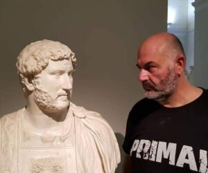 Scopri di più sull'articolo Un intenso gioco di sguardi tra me ed il mio omonimo per vedere chi rideva per…