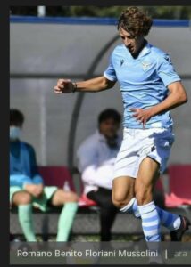 Scopri di più sull'articolo Oggi esordisce in Serie A il giovane Romano Benito Floriani Mussolini. Chissà…