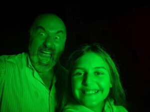 Scopri di più sull'articolo Hulk e Hulkessa sorridente. Così, senza un motivo… solo per cercare…