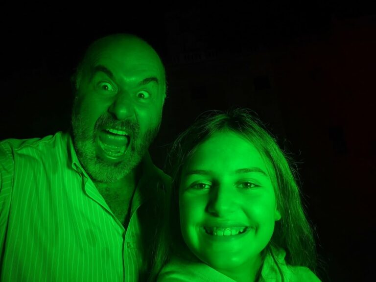 Scopri di più sull'articolo Hulk e Hulkessa sorridente. Così, senza un motivo… solo per cercare…