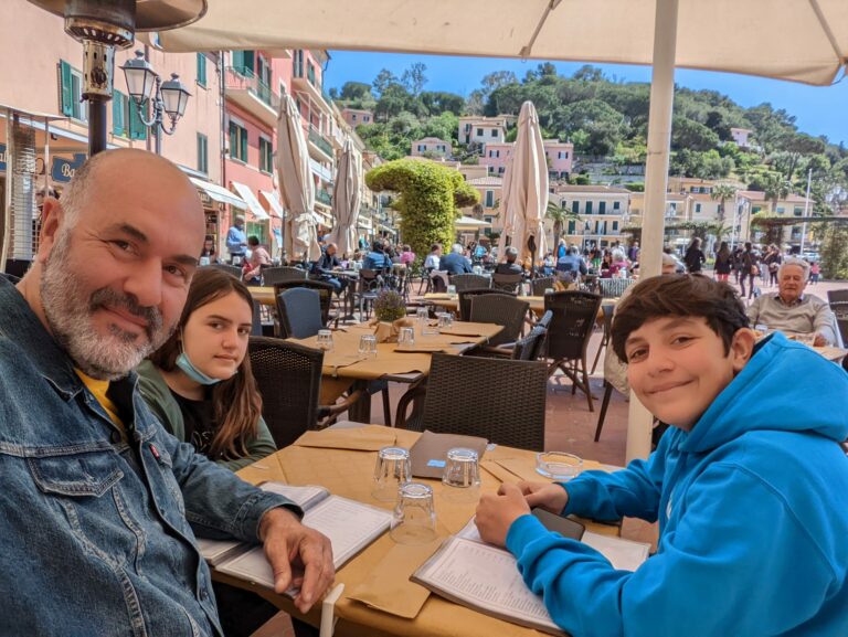 Scopri di più sull'articolo Buona Pasqua da Porto Azzurro! Con le fritturine miste…