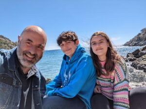 Scopri di più sull'articolo Buona Pasquetta da Fetovaia! Un Adriano lucido, riflessivo e di specchiata…