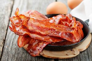 Scopri di più sull'articolo Io al reparto gastronomia: – Mi fai un etto di pancetta a fette? Lui con aria…