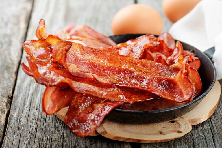 Scopri di più sull'articolo Io al reparto gastronomia: – Mi fai un etto di pancetta a fette? Lui con aria…