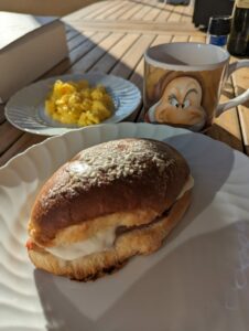 Scopri di più sull'articolo Maritozzo con prosciutto e mozzarella scaldato al forno. Godimento puro…