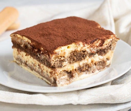 Scopri di più sull'articolo Giacomo a fine pranzo: – Oooohhh meno male che in frigo c’è il tiramisù! Sono…