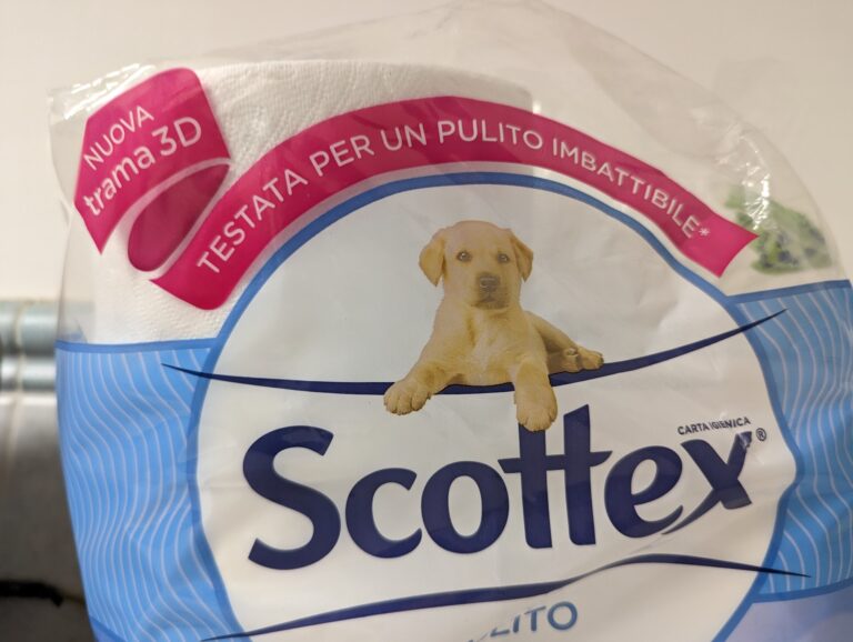 Scopri di più sull'articolo In bagno mi è caduto l’occhio su questa confezione di carta igienica. Immagino…