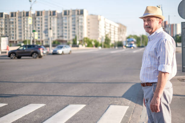 Scopri di più sull'articolo Oggi un uomo mi ha attraversato la strada sulle strisce pedonali e mi ha fatto…