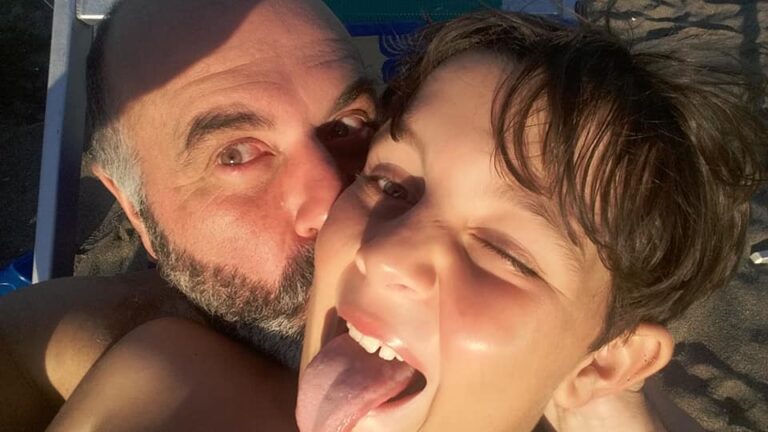 Scopri di più sull'articolo Figli, mare, tramonto. Chiedimi se sono felice…