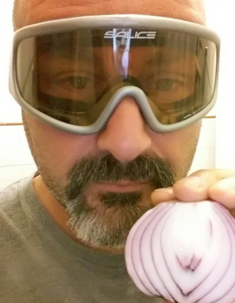 Scopri di più sull'articolo In questo periodo di incertezza climatica mi vesto a cipolla. Ma vedo la gente…