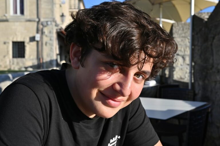 Scopri di più sull'articolo Questo bel ragazzo oggi compie 16 anni. Mi sembra solo un anno fa che ne…