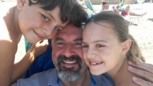 Scopri di più sull'articolo “Giacomo spostati un po’, prestami un po’ di capelli… giusto per la foto…