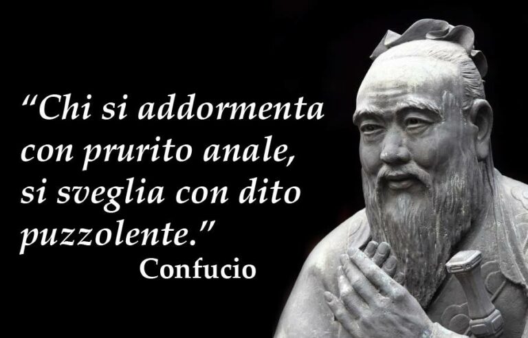 Scopri di più sull'articolo Nella foto Confucio nell’atto di annusarsi le dita…