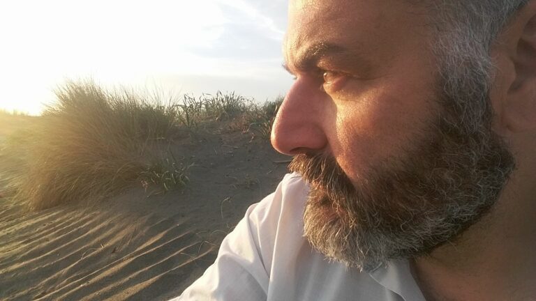Scopri di più sull'articolo Ma sedendo e mirando, interminati Spazi di là da quella, e sovrumani Silenzi, e…