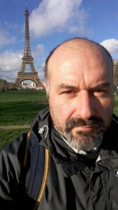 Scopri di più sull'articolo Ora che è disoccupato, Marino si dovrebbe candidare a sindaco di Parigi…