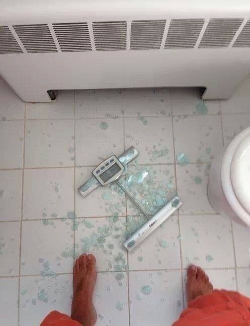 Scopri di più sull'articolo Aneddoti VERI sul mio peso. Una volta mi sono pesato su una bilancia…