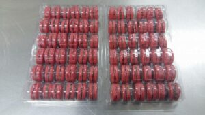 Scopri di più sull'articolo RegalaNsi due alveari di macarons rossi ai primi due amici che se li vengono a…