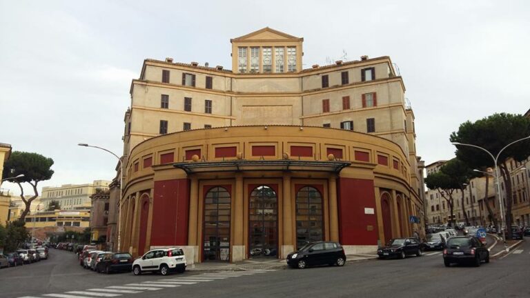 Scopri di più sull'articolo La prima volta in vita mia che faccio il turista alla Garbatella. Che bello…