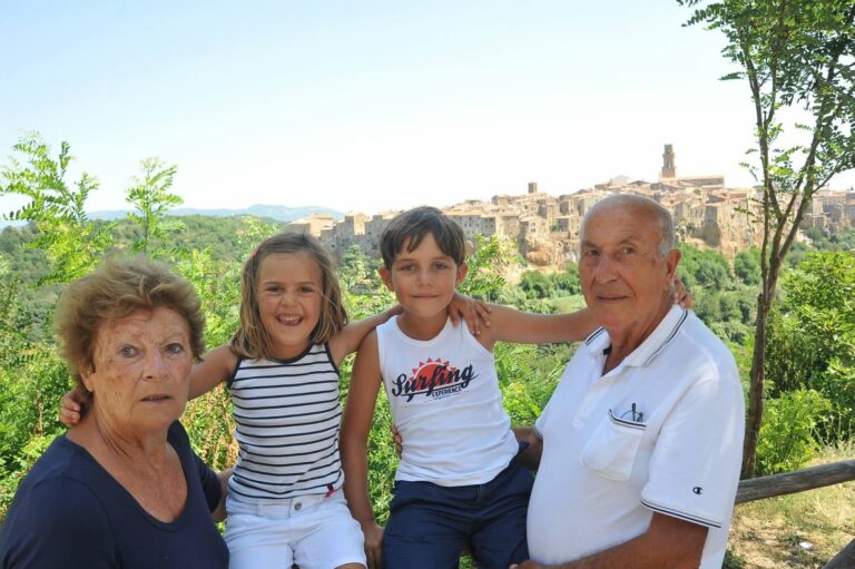 Scopri di più sull'articolo Oggi i miei genitori festeggiano 49 anni di matrimonio che sommati agli 11 di…
