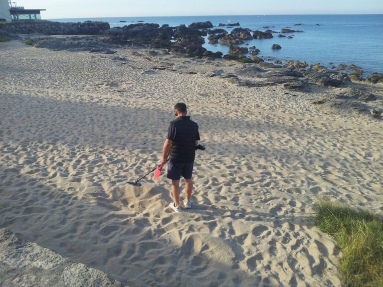 Scopri di più sull'articolo Lo sfigato con il metal detector in spiaggia mi ha sempre messo una gran…