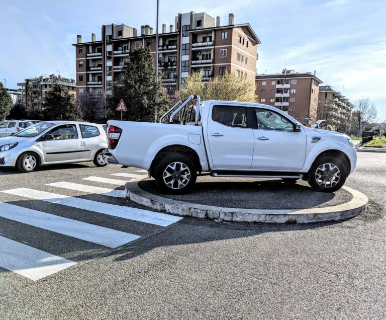 Scopri di più sull'articolo Monumento alla tracotanza automobilistica. Vero capolavoro del XXI secolo a…