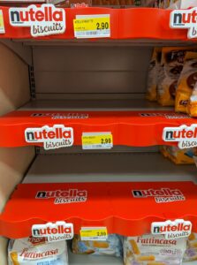 Scopri di più sull'articolo Sono passate due dipendenti del Conad ed una ha fatto all’altra: “Già so…