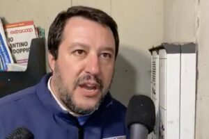 Scopri di più sull'articolo In anteprima esclusiva la nuova hit di Sanremo! SE CITOFONANDO (Matteo Salvini)…