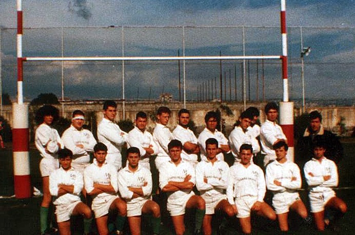 Scopri di più sull'articolo Marini&Munari Rugby Roma u.19, 1987-88 In piedi da sx: Simone Forni, Carlo…