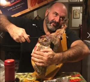 Scopri di più sull'articolo congiunto /con·giùn·to/ – sostantivo maschile Un affettato stabile…