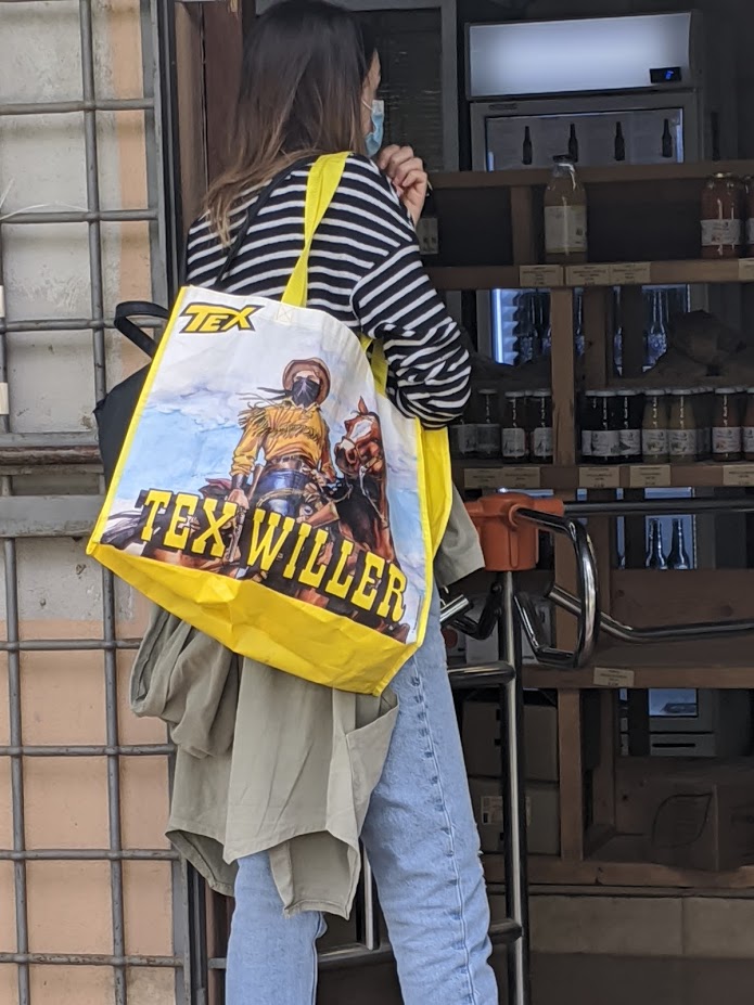 Scopri di più sull'articolo In fila davanti a me a fare la spesa. Pure Tex Willer sulla borsa c’ha la…