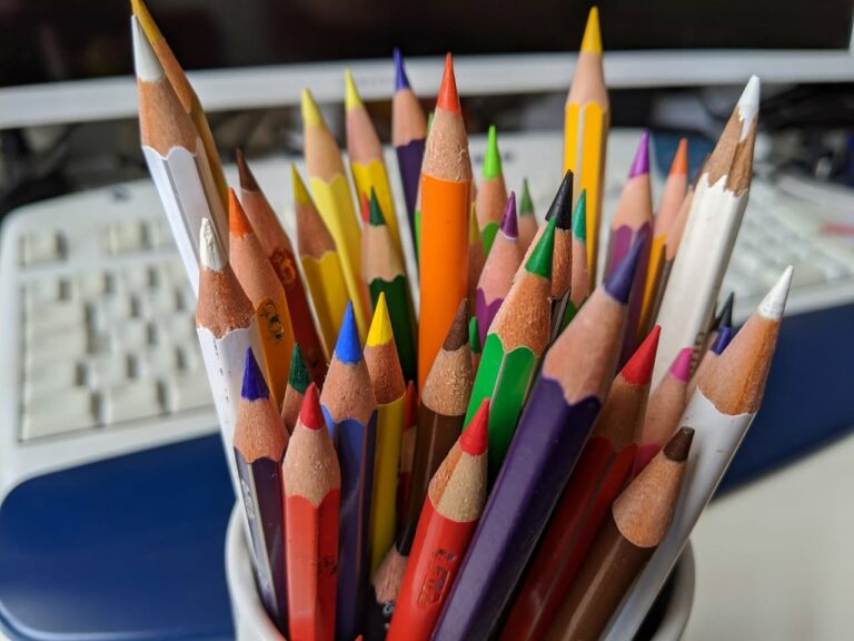 Scopri di più sull'articolo Un’altra cosa che mi rilassa tantissimo è temperare matite colorate. Avere le…