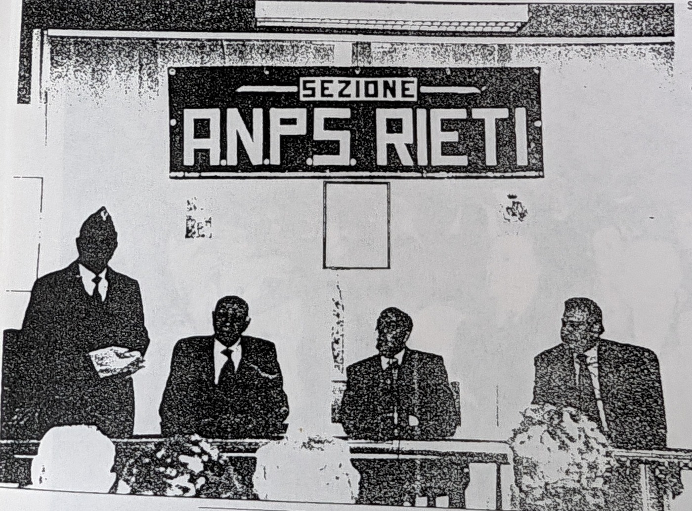 Nella foto a fianco, da dx: il questore Americo Di Censo, il prefetto Giuseppe Altorio, il presidente della sezione Anps di Rieti Elvio Antico, il cav. Ernesto Rocci mentre svolge la sua relazione