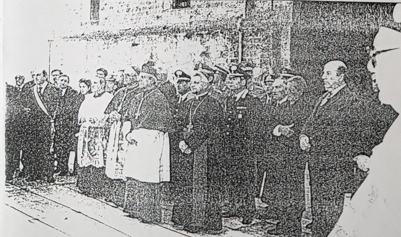 Le navate della Cattedrale gremite di fedeli.