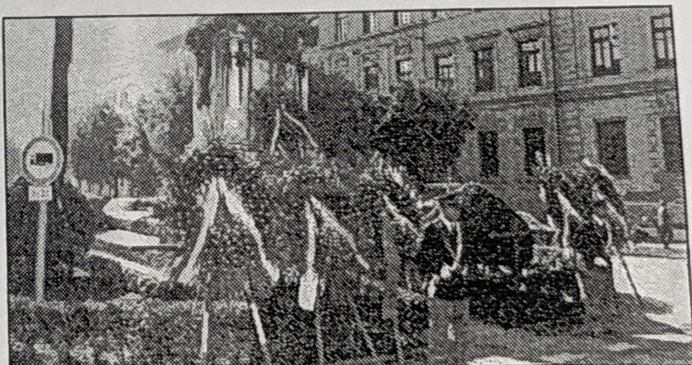 Un momento della cerimonia svoltasi in piazza Mazzini