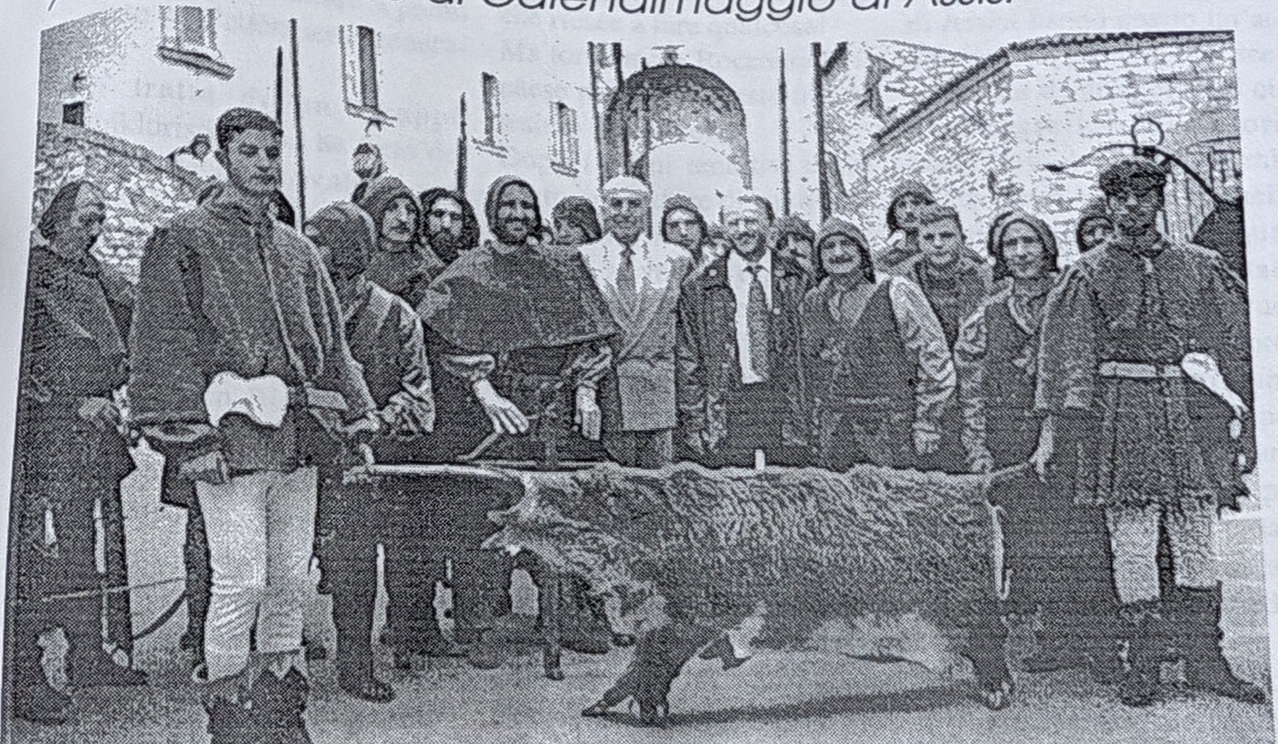 Il Gruppo Medioevale di Roccantica durante la sfilata al Calendimaggio di Assisi con la rappresentazione del rientro dalla caccia al cinghiale.