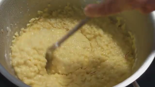 Scopri di più sull'articolo Non lo faccio da così tanto tempo che per ricordare almeno il rumore mi tocca…