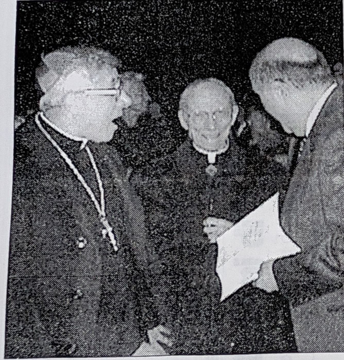 Il cardinale Tonini al suo arrivo in cattedrale (foto Colarieti)