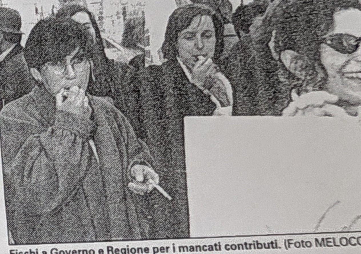 Fischi a Governo e Regione per i mancati contributi. (Foto MELOCCO)