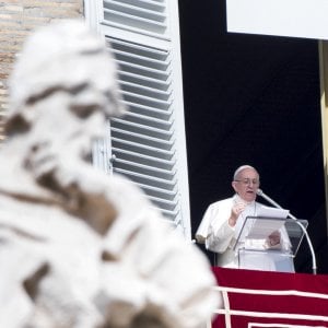 Scopri di più sull'articolo Dura presa di posizione del Santo Padre che si dice favorevole all’uso dei…