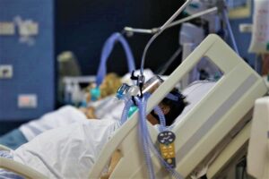Scopri di più sull'articolo “Tutti malati Covid, tutti NON vaccinati, continuano ad entrare a un ritmo…