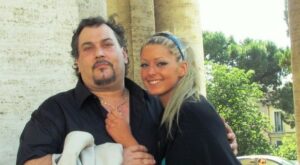 Scopri di più sull'articolo Mi raccomando, per quando sarò morto, evitate di risparmiare sulla bara ed…