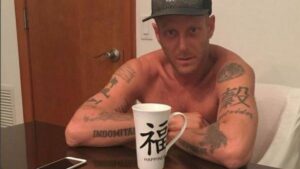 Scopri di più sull'articolo Il Lapo perde il pelo, ma non il vizio…