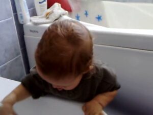 Scopri di più sull'articolo Ingredienti per lo scherzo perfetto: 1) Un figlio assetato 2) Un bidet…