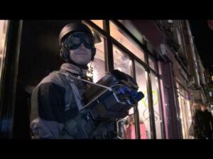 Scopri di più sull'articolo Extreme gaming con un proiettore Epson indossato sul petto!!! Fichissimo…